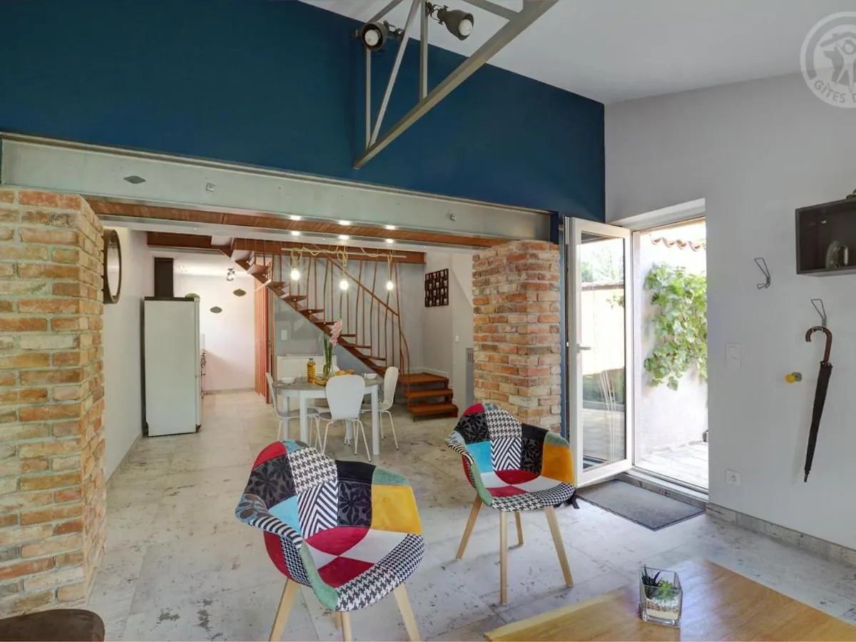 Gite Confort A Balbigny : 2 Chambres, Terrasse, Jeux, Equipements Modernes, Charges Incluses - Fr-1-496-282 Prázdninový dům