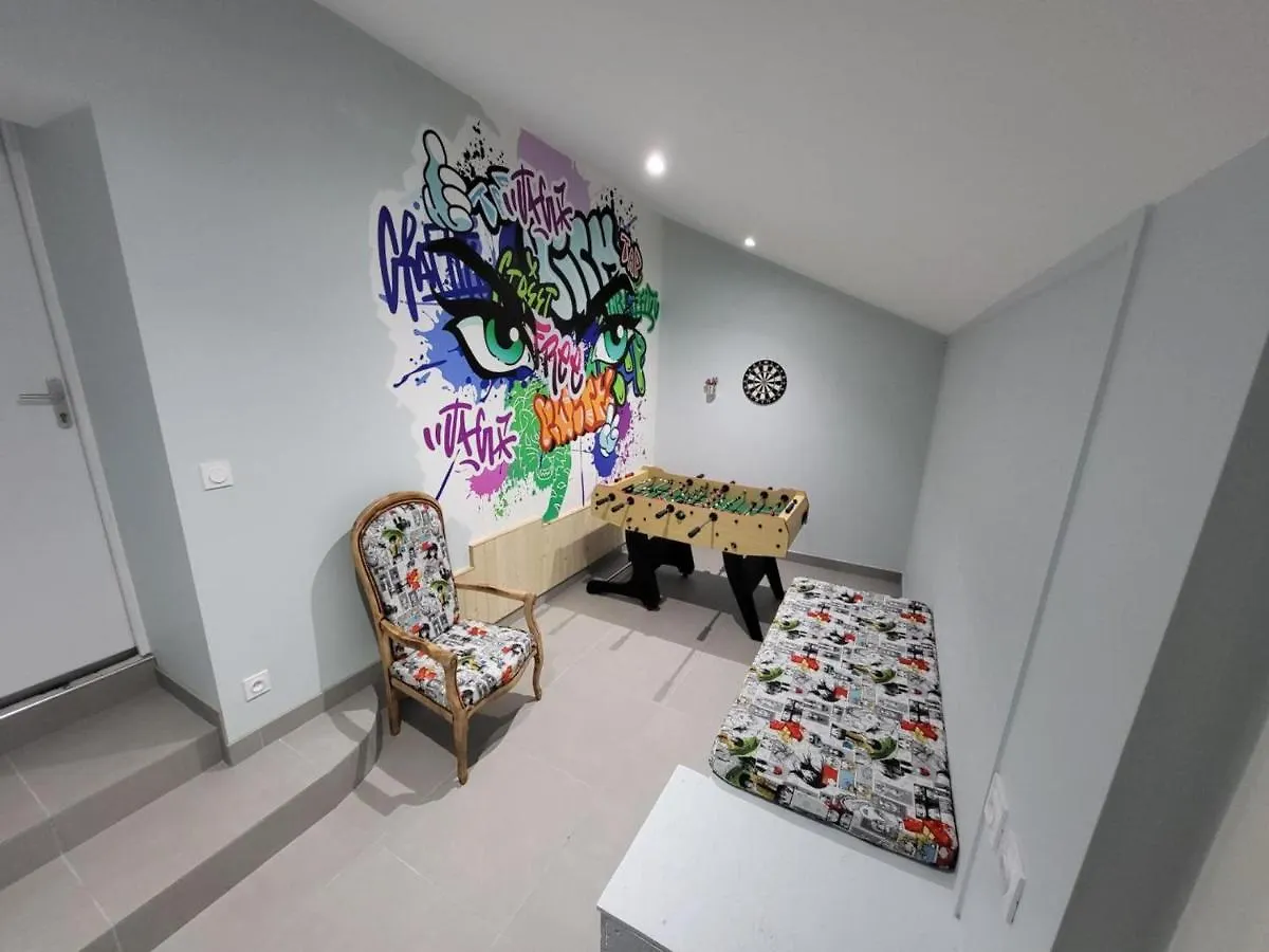 Prázdninový dům Gite Confort A Balbigny : 2 Chambres, Terrasse, Jeux, Equipements Modernes, Charges Incluses - Fr-1-496-282