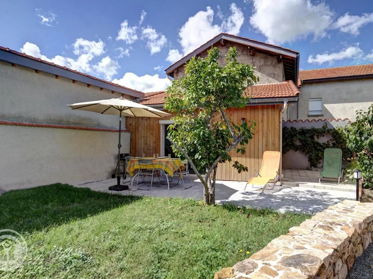Holiday home Gite Confort A Balbigny : 2 Chambres, Terrasse, Jeux, Equipements Modernes, Charges Incluses - Fr-1-496-282