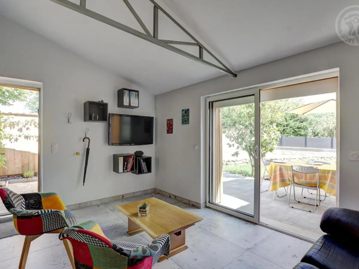Holiday home Gite Confort A Balbigny : 2 Chambres, Terrasse, Jeux, Equipements Modernes, Charges Incluses - Fr-1-496-282