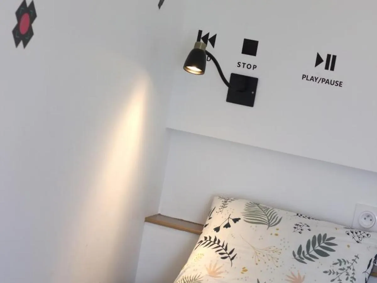 Gite Confort A Balbigny : 2 Chambres, Terrasse, Jeux, Equipements Modernes, Charges Incluses - Fr-1-496-282 France