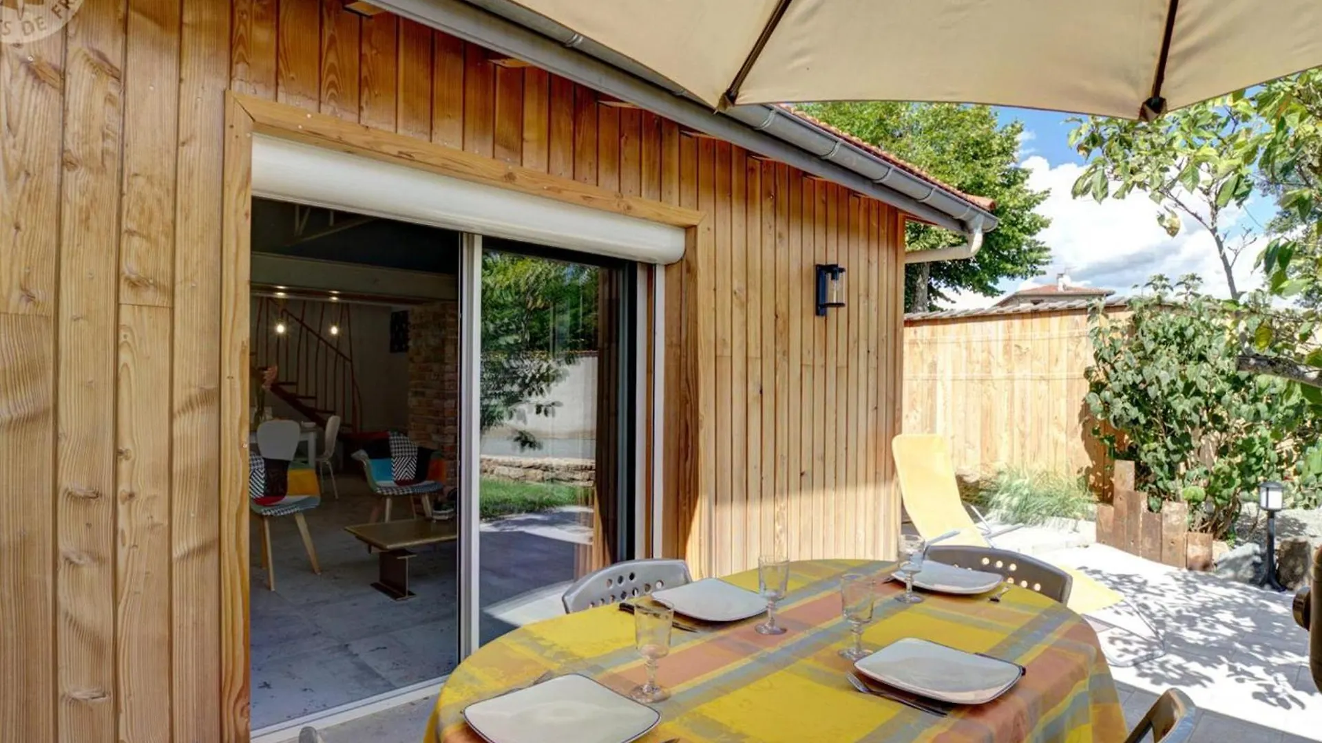 Holiday home Gite Confort A Balbigny : 2 Chambres, Terrasse, Jeux, Equipements Modernes, Charges Incluses - Fr-1-496-282