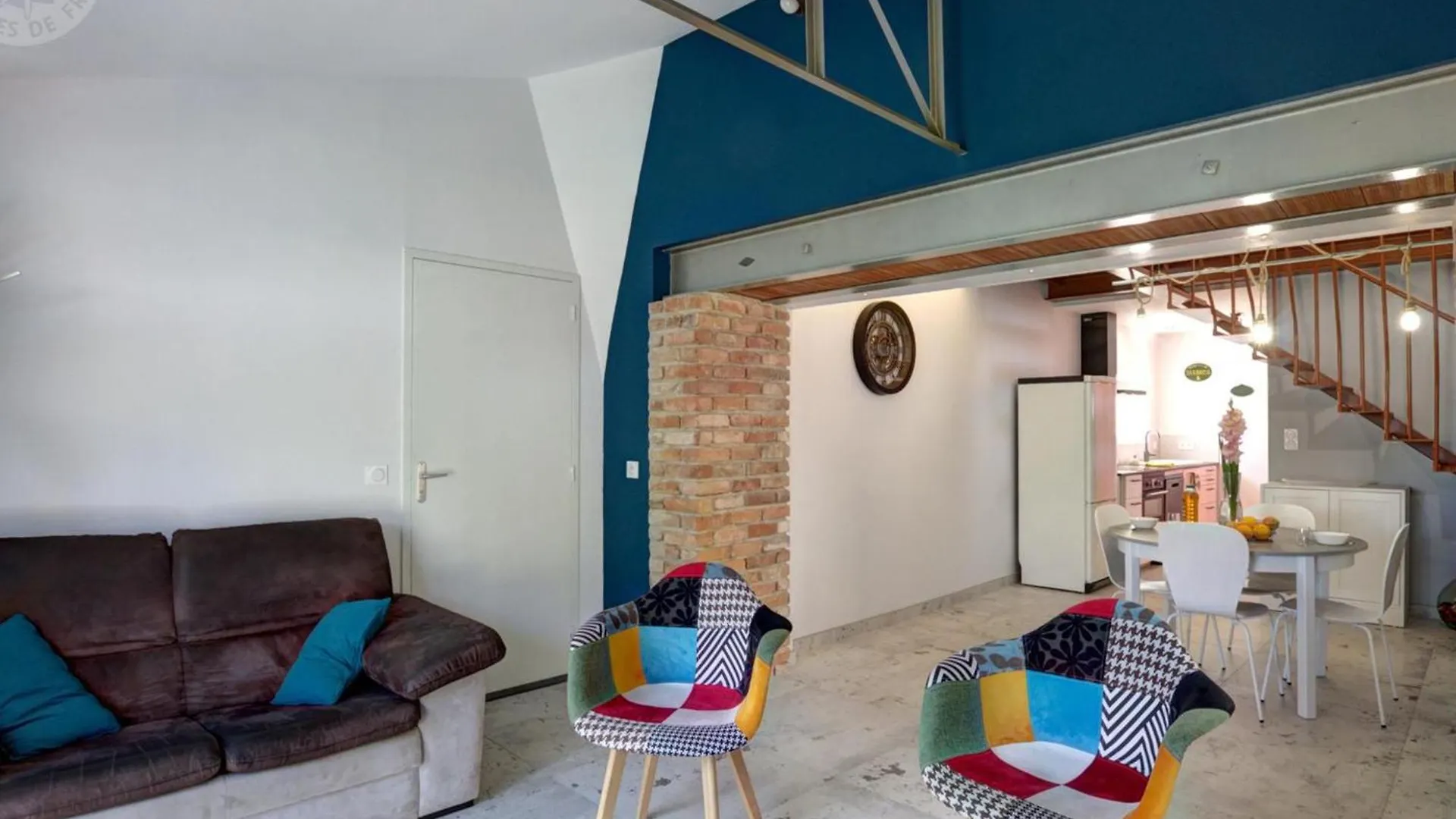 Gite Confort A Balbigny : 2 Chambres, Terrasse, Jeux, Equipements Modernes, Charges Incluses - Fr-1-496-282